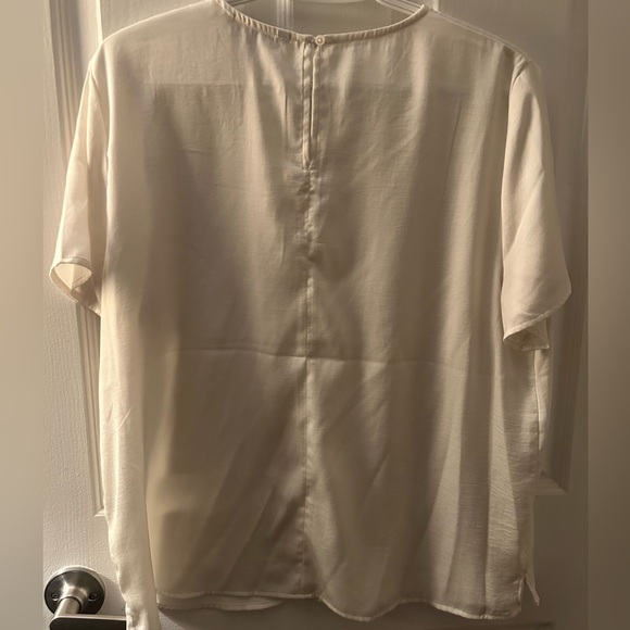 White satin Banana Republic Tee - Picture 3 of 3